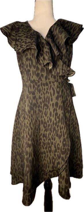 THML Dresses & Skirts - THML Green & Black Leopard Print V-neck Wrap Dress Flutter Sleeves Size Small